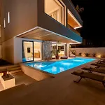 & - Of 5 Star Villa *