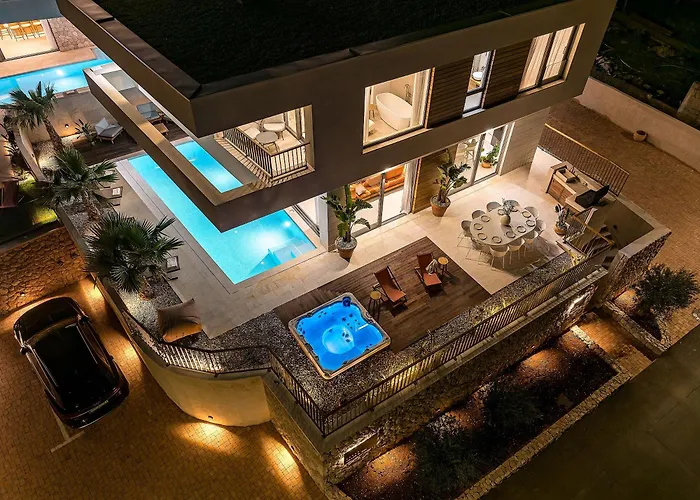 & - Of 5 Star Vila