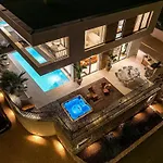 & - Of 5 Star Vila