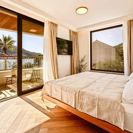 & - Of 5 Star Vila *