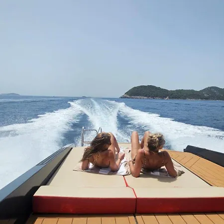 Vila & - Of 5 Star *